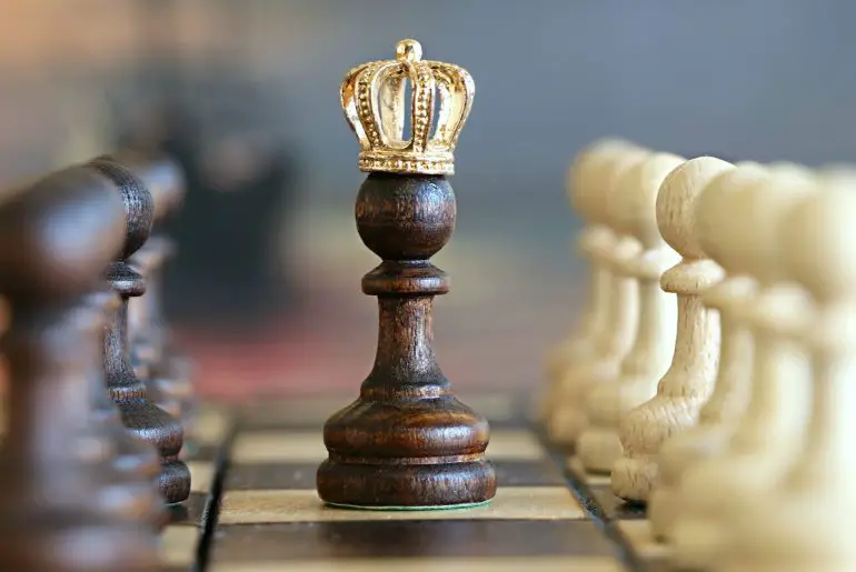 How do chess grandmasters make a living?