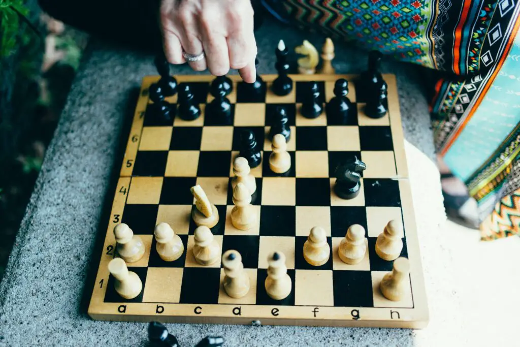 Is it possible to win a chess game without losing any pieces?